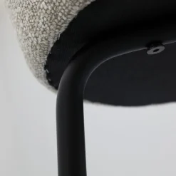 Trendhopper Eetkamerstoel Vogue Lima Beige met zwarte poten^ Eetkamerstoelen