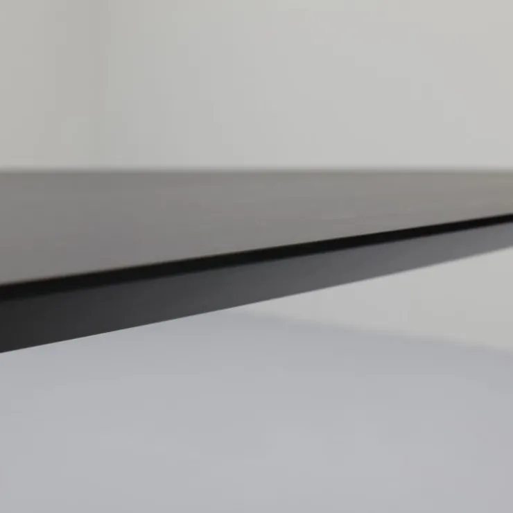 Trendhopper Eettafel Luna Organisch^ Eetkamertafels